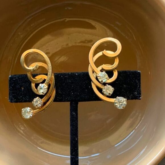 Sarah Coventry Style Swirl Clipback Earrings, in Gold, DISCOUNTED - Picture 1 of 5